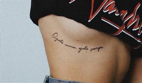 Tatuajes de costillas para mujer: diseños elegantes para